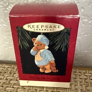 Hallmark Ornament, Waiting Up for Santa, 1995, Sleepy Bear, Nightshirt